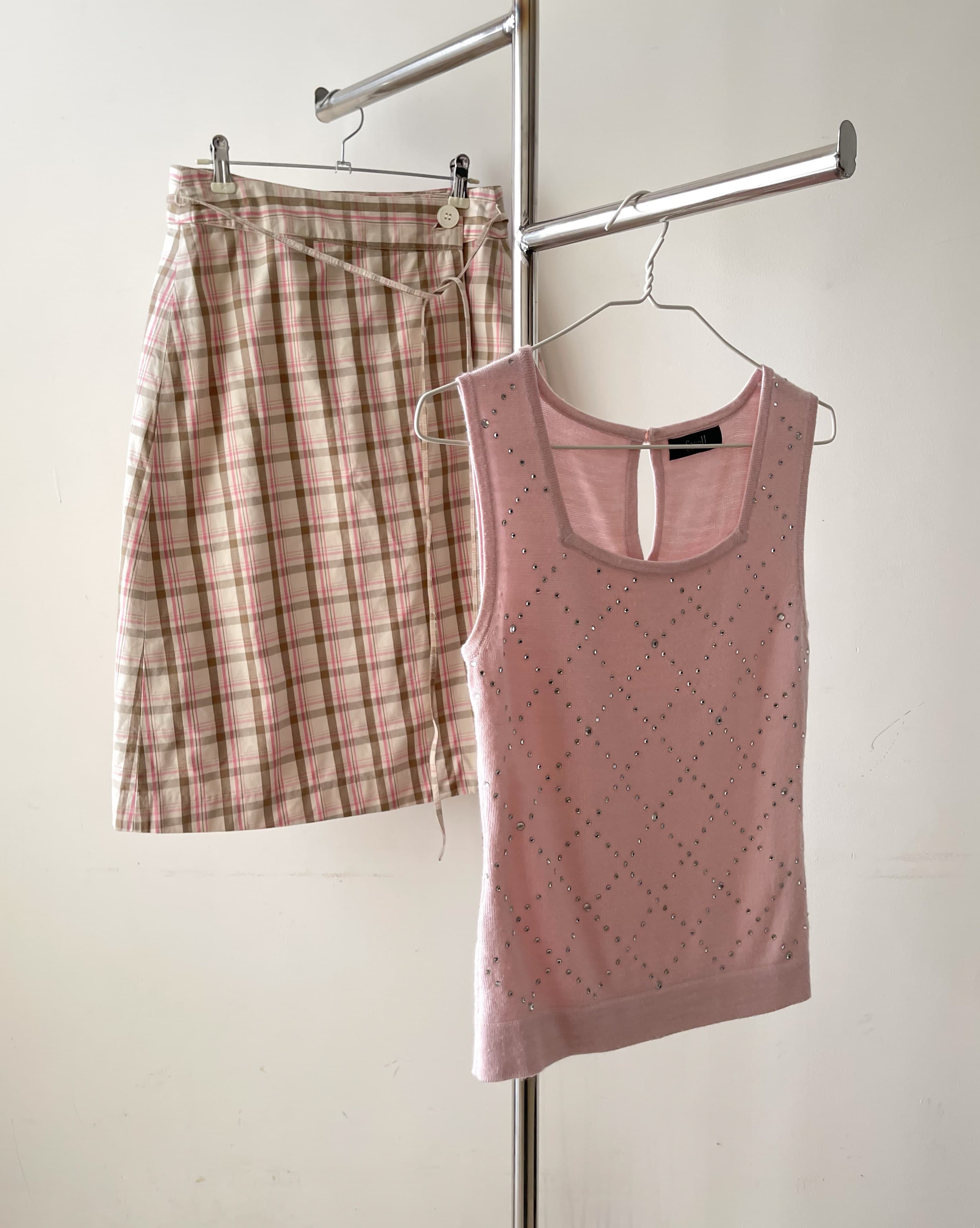 • Knit top 
Length 53 | Chest 70~83 | 🏷️295
• Plaid skirt 
Length 63 | Waist 64 | 🏷️365

T092681
SK092642