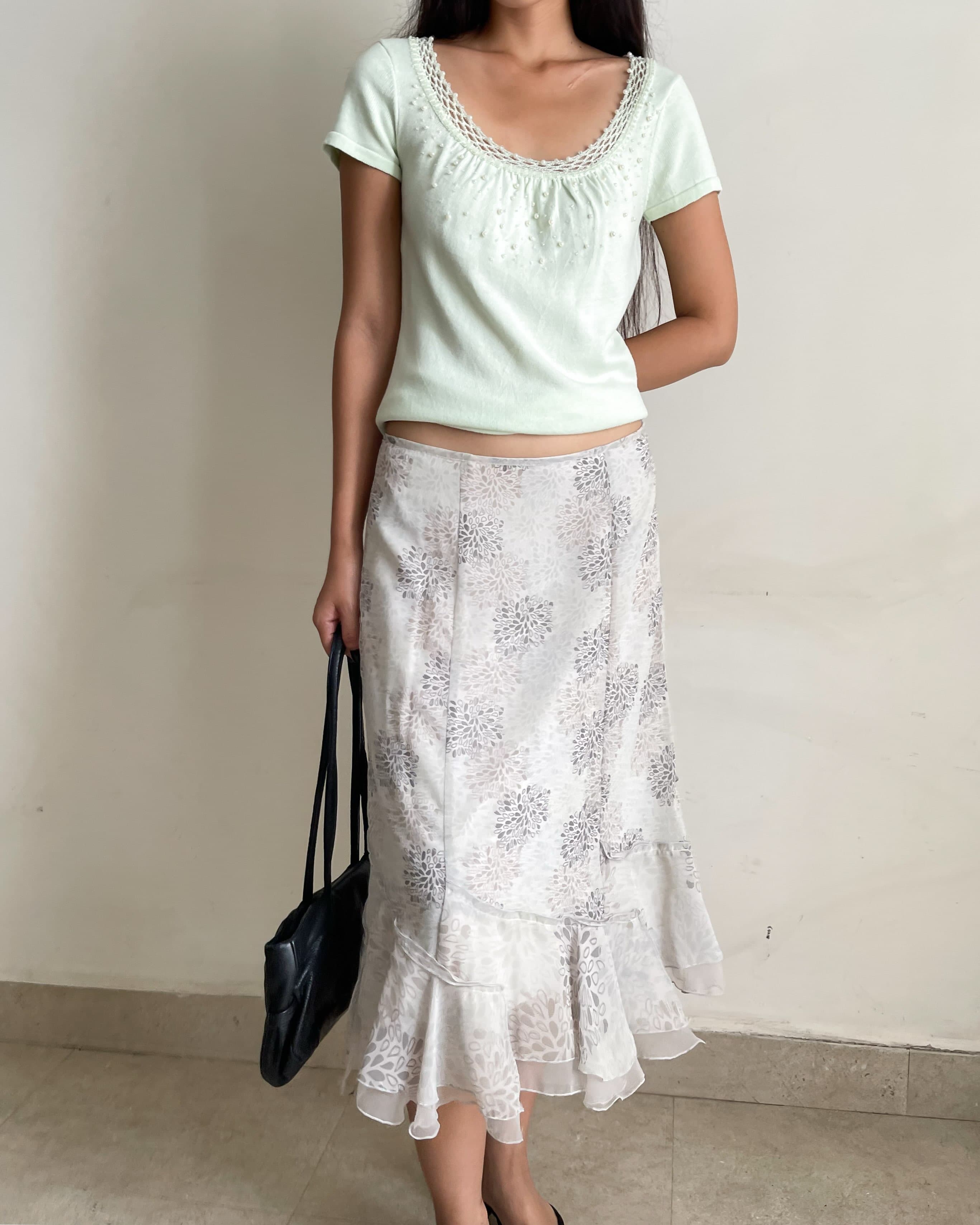 • Knit top 
Length 55 | Chest 78~88 | 🏷️285
• Skirt 
Length 65 | Waist 70 | 🏷️385

T072653
SK072631