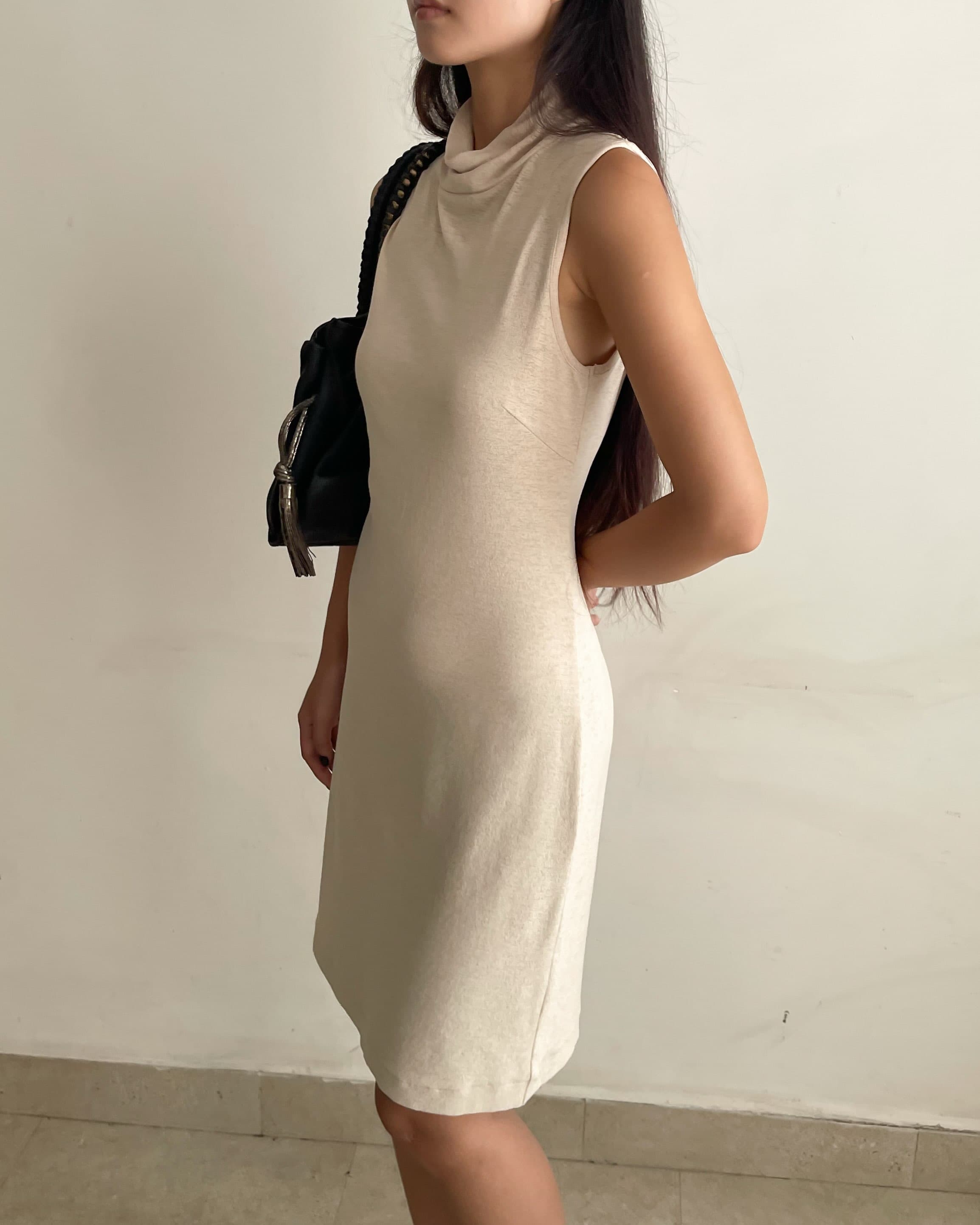 Highneck knit dress 
Length 90 | Chest 85~100 | Waist 70~80 | 🏷️285 SOLD

DR072609