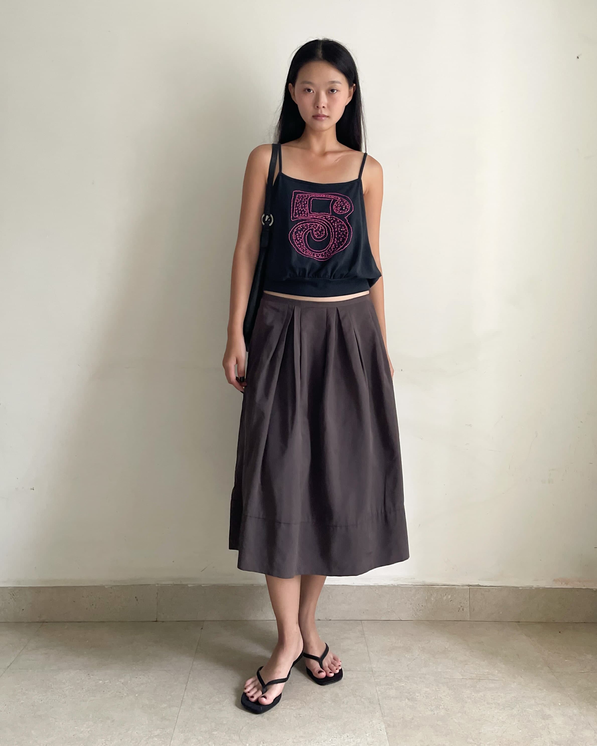 • Top 
Length 48 | Chest 84 | 🏷️265
• Skirt 
Length 64 | Waist 74 | 🏷️365

T072655
SK072626
