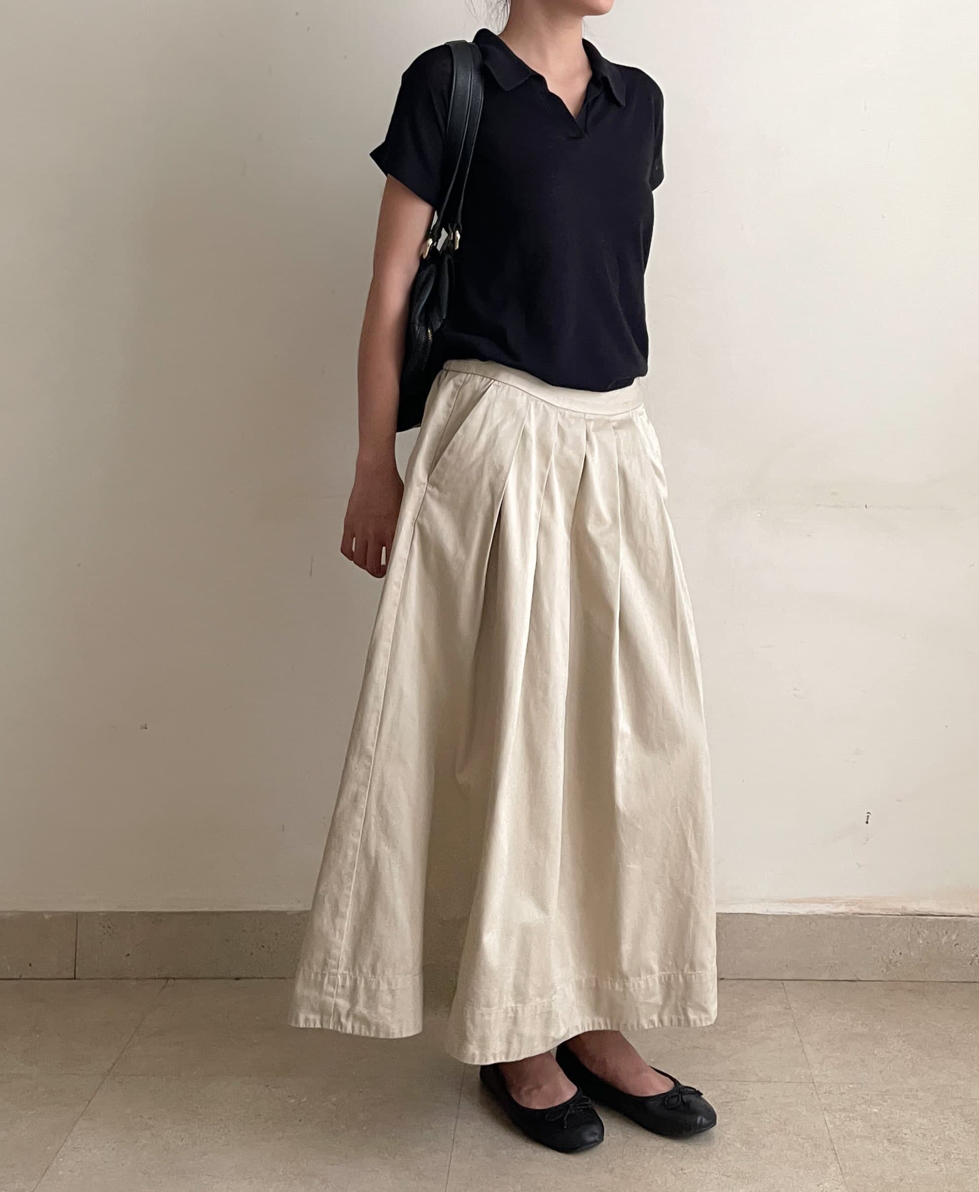 • Knit top 
Length 55 | Chest 88 | 🏷️265
• Skirt 
Length 80 | Waist 68~75 | 🏷️385

T092670
SK092634