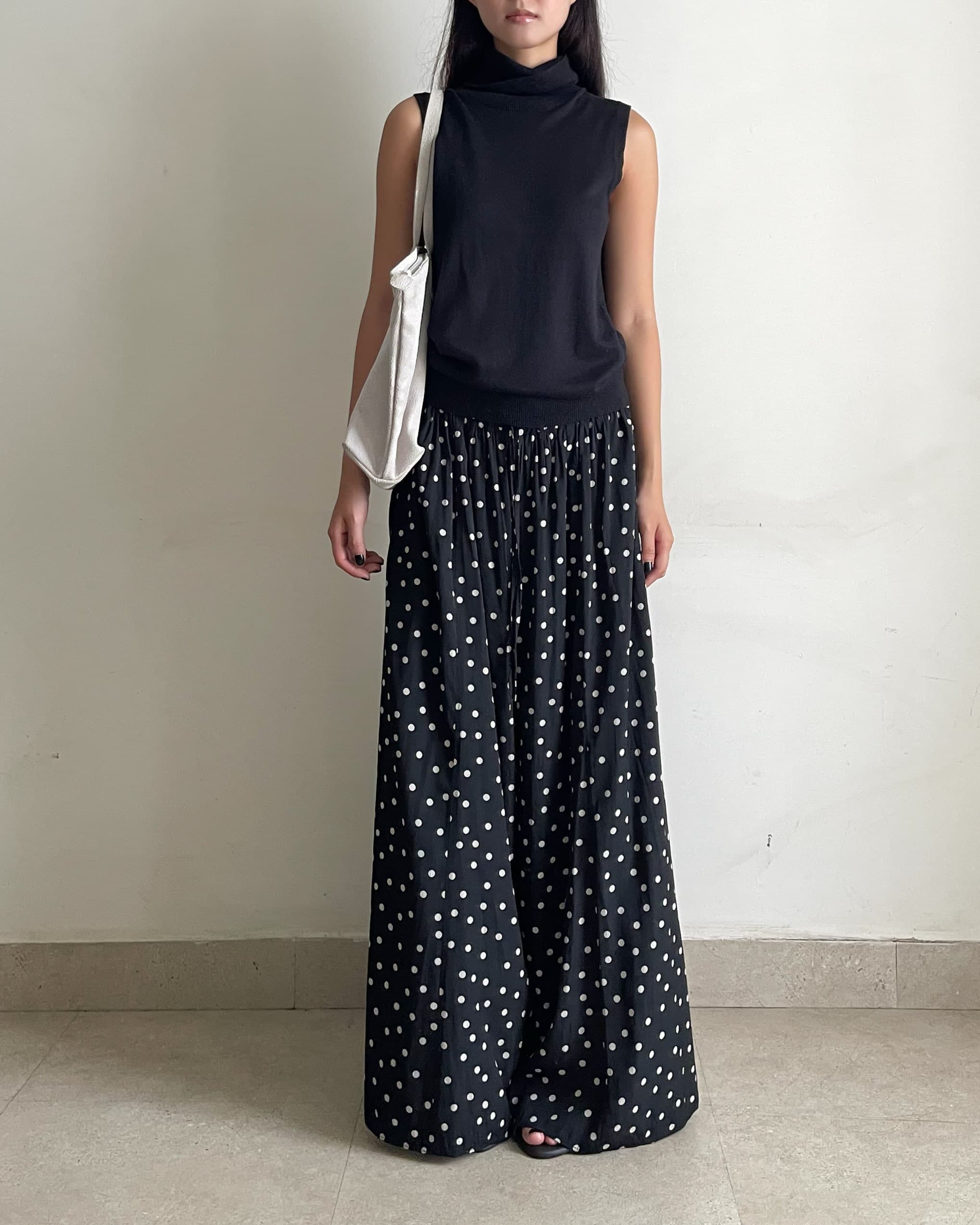 • Knit top 
Length 60 | Chest 80 | 🏷️335
• Dotted wide leg pants
Length 93 | Waist 68~80 | 🏷️395

T072658
TR072608