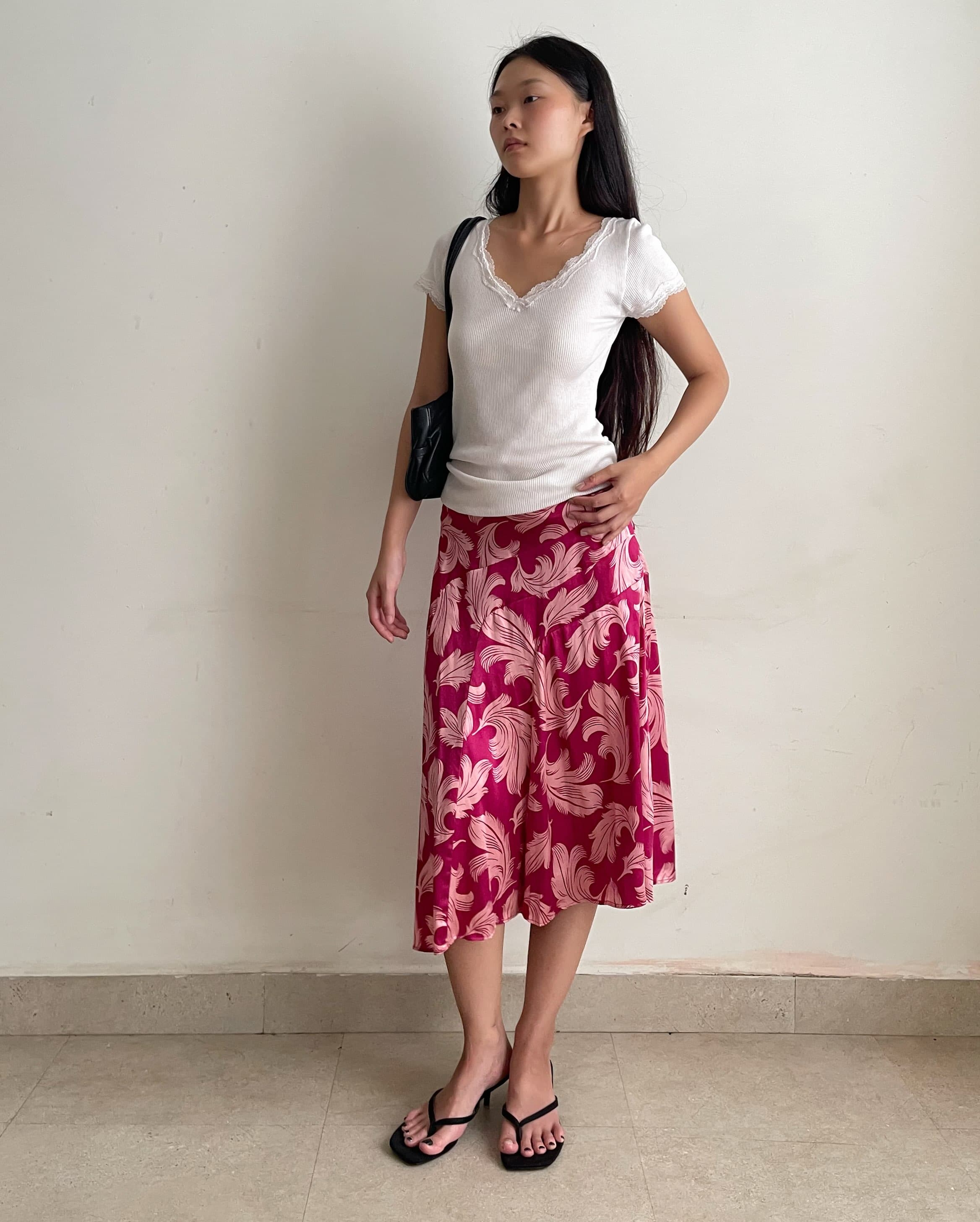 • Top 
Length 60 | Chest 75~85 | 🏷️195
• Silk skirt 
Length 63 | Waist 68 | 🏷️365

T092677
SK092639
