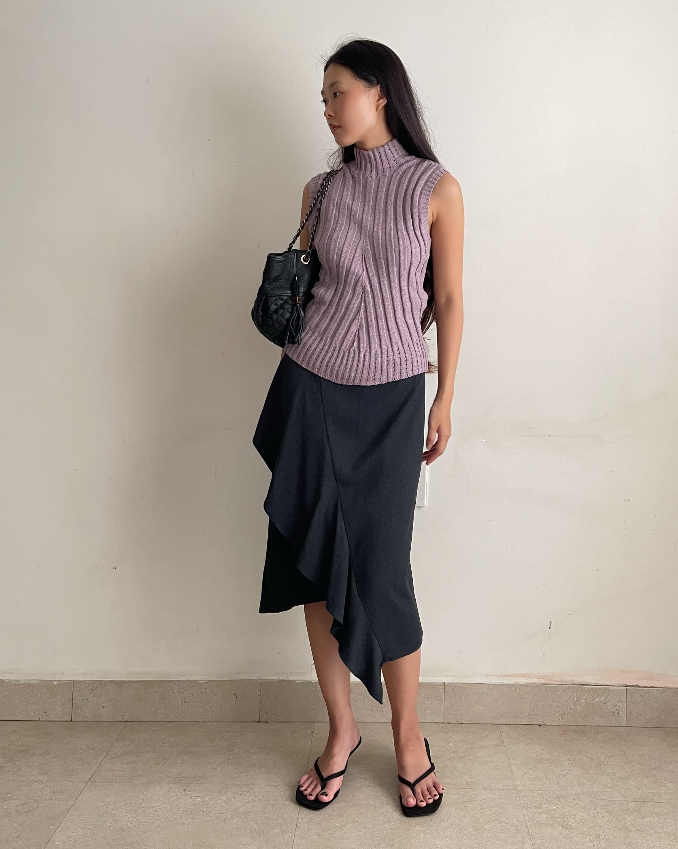 • Knit top 
Length 54 | Chest 80~95 | Waist 65~80 | 🏷️350
• Skirt 
Length 65 | Waist 68 | 🏷️385

T092682
SK092643