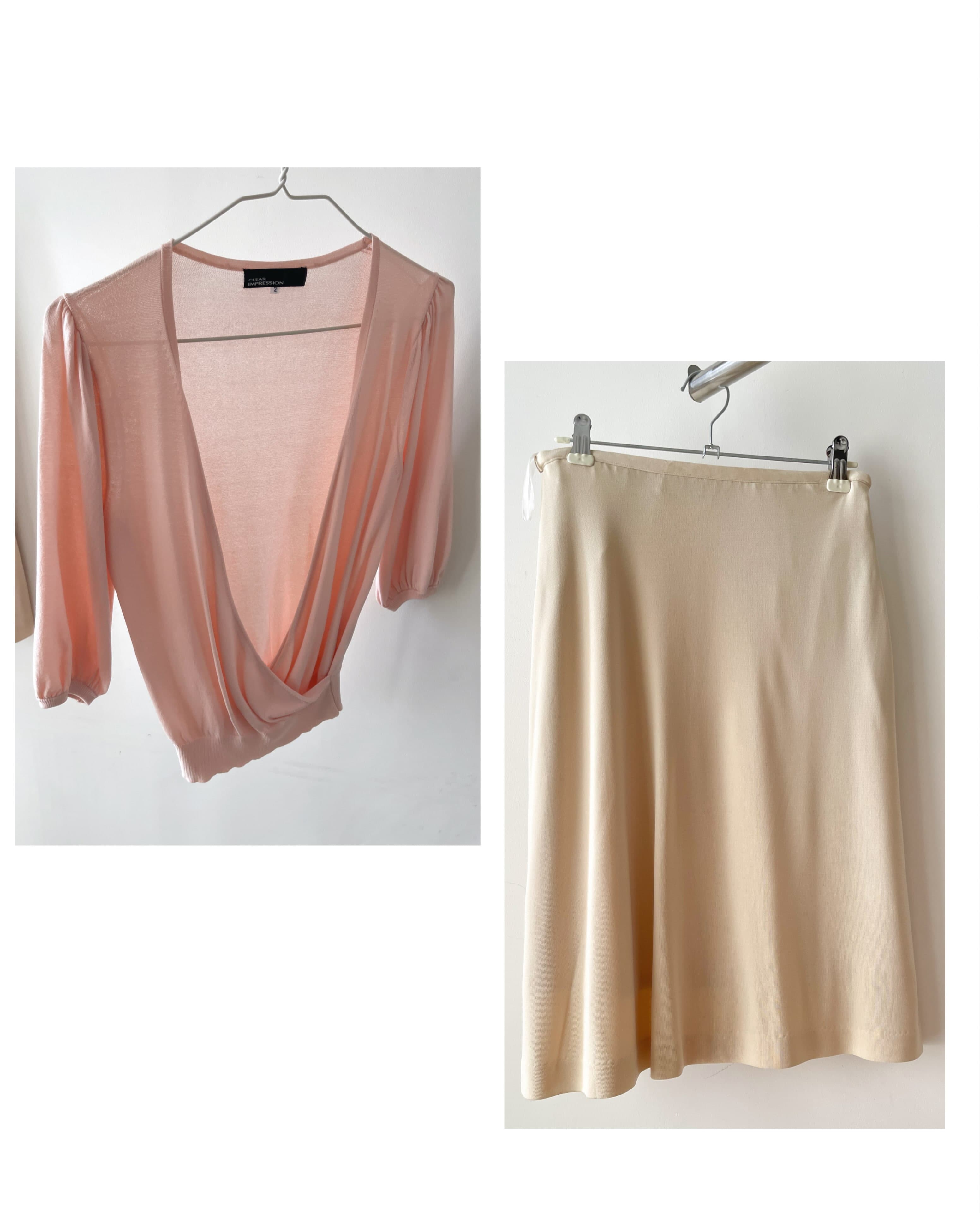 • Knit top 
Length 53 | 🏷️350 SOLD
• Skirt 
Length 55 | Waist <63 | 🏷️365

T092678
SK092638